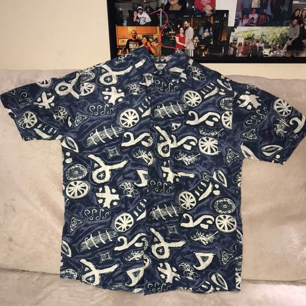 Silk uomo by Nak small 100% silk button down shirt 💕
